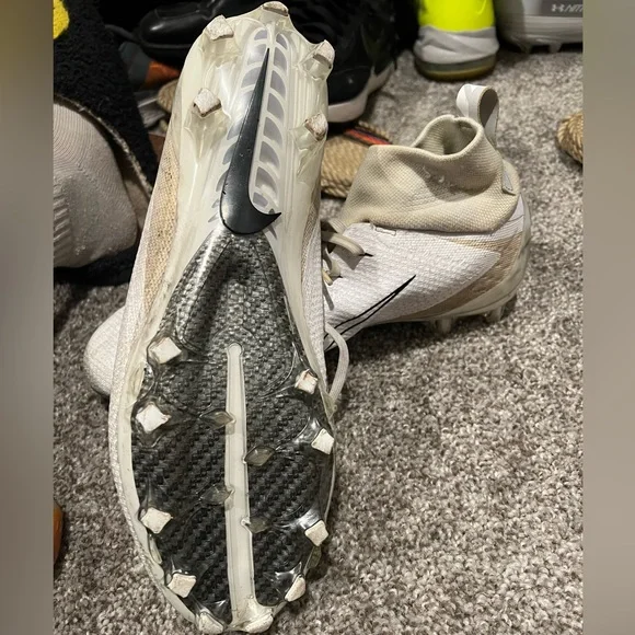 Nike Football Cleats - Picture 2 of 3